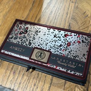 Anastasia Beverly Hills eyeshadow palette